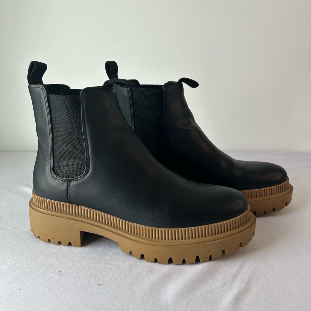 Black with tan rubber soles H&M Chelsea Boots.